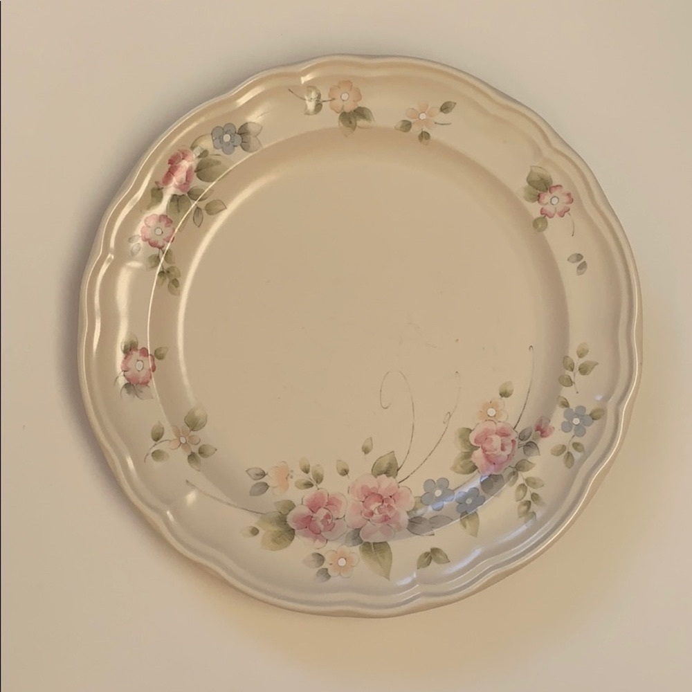 Vintage Pfaltzgraff tea rose 10.25” dinner plate